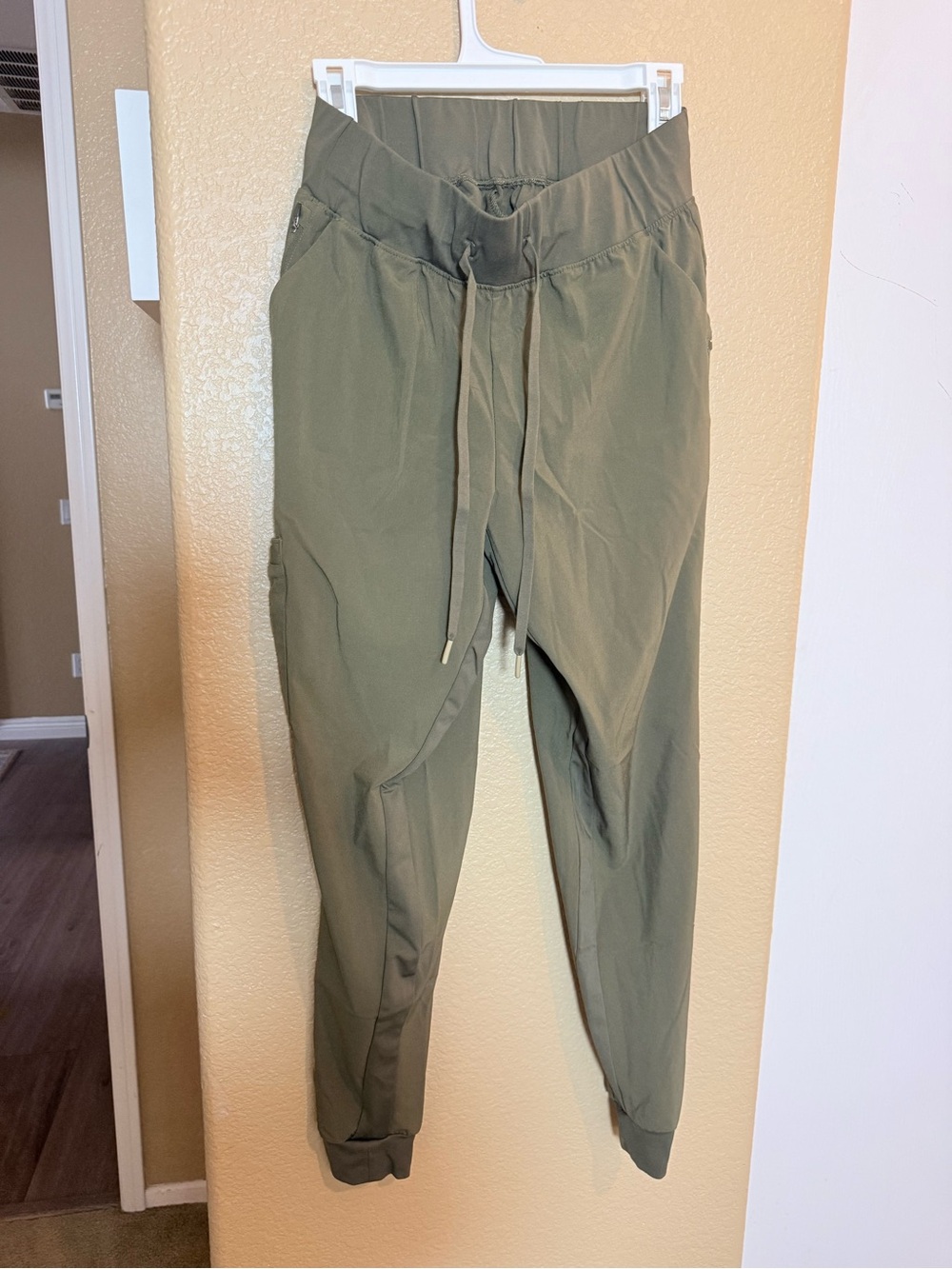 Jaanuu Olive Drawstring Women's Jogger Pants
